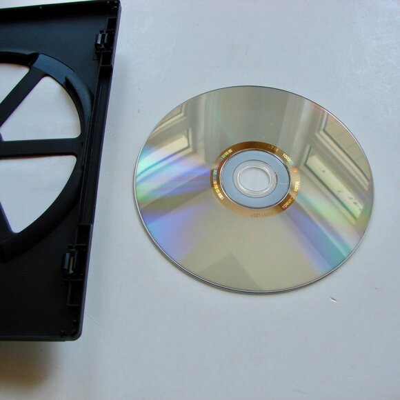 A Charlie Brown Christmas DVD Remastered Deluxe Edition Peanuts Snoopy - Picture 4 of 4